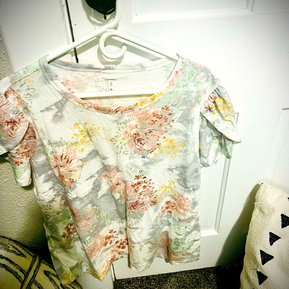 Maurice’s Tulip Sleeve Floral Tee Size XL